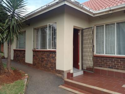 Cottage For Rent in Birchleigh, Kempton Park